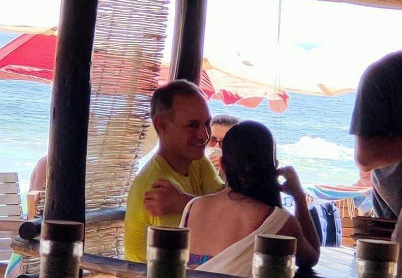 López Gatell, de vacaciones en Oaxaca, enamorado y sin cubrebocas