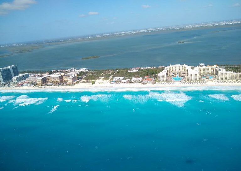 SEMAR mantiene acciones para contener sargazo en Quintana Roo, previo al inicio de la Semana Santa 2021