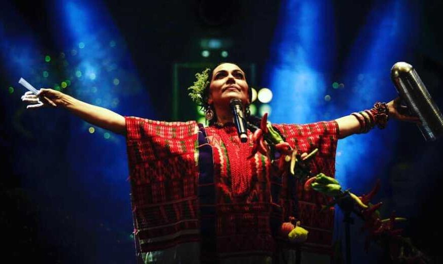 Lila Downs resalta la riqueza y diversidad del folklore mexicano