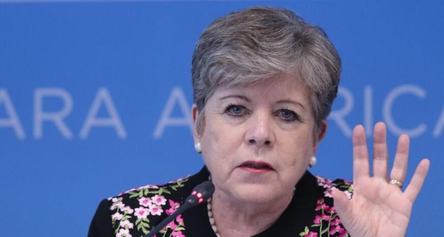 AMLO nombra a Alicia Bárcena como embajadora en Chile