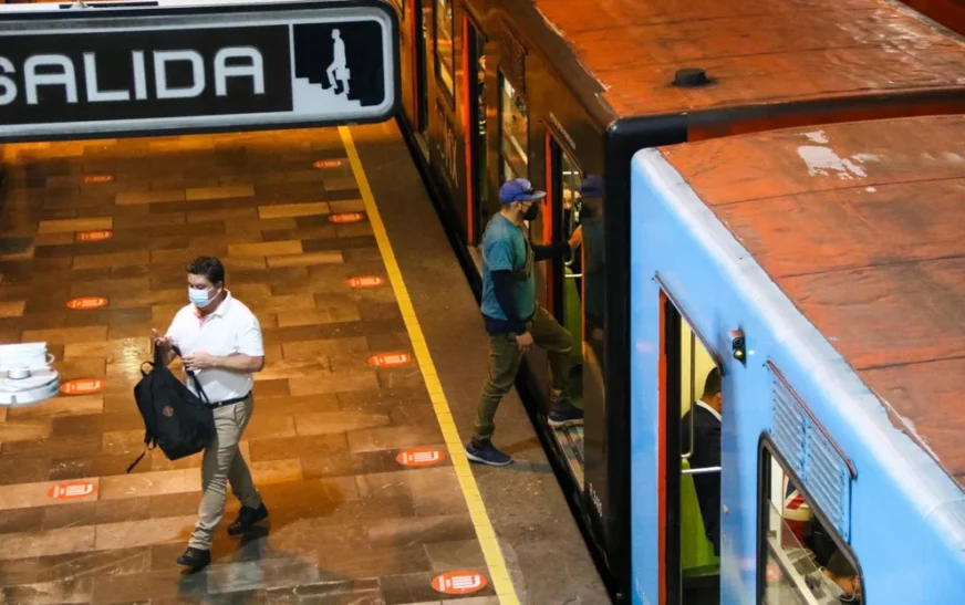 Línea 3 del Metro de la CDMX estuvo varada casi una hora: usuarios reportaron apagones