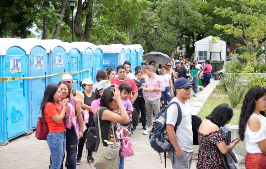 Entregan más de 4 mil 823 boletos para concierto de Julión Álvarez con la dinámica Enmochílate