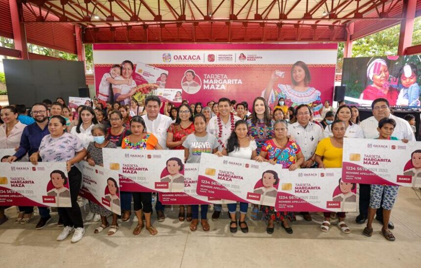 Con entrega de tarjetas Margarita Maza refrenda Gobierno de Oaxaca su compromiso con las mujeres de Tuxtepec