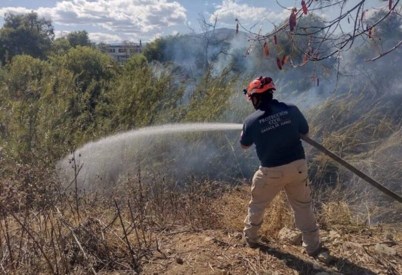 Atiende Protección Civil incendios en San Pedro Ixtlahuaca