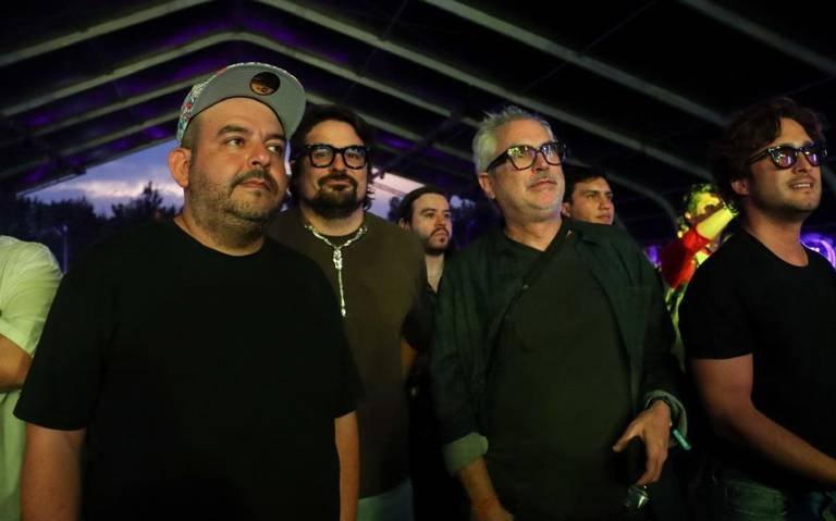 Alfonso Cuarón disfruta show de su hija Bu junto a otros artistas en el Tecate Emblema