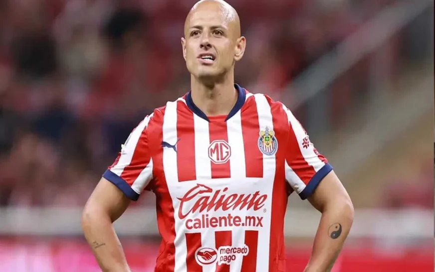 Chivas deja en la banca a Chicharito: lesión en la pierna… y fuego en redes