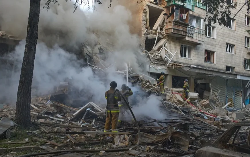 💥 Kiev bajo fuego: al menos 18 muertos tras ataque ruso